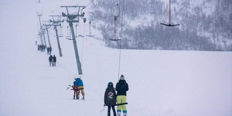 Tunceli'de Kayak Heyecanı Başladı