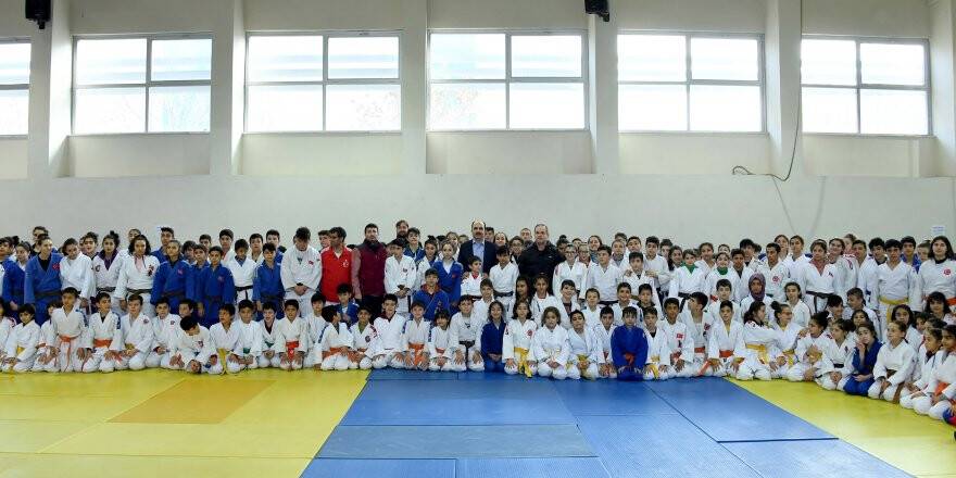 Başkan Altay’dan kamp ziyareti