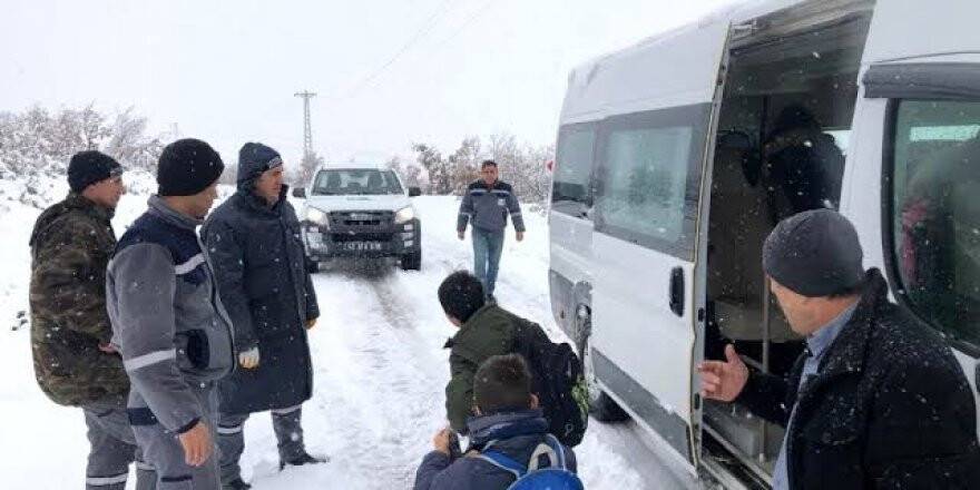 Konya'da Kar Nedeniyle Yolda Mahsur Kalan 6 Öğrenci Kurtarıldı