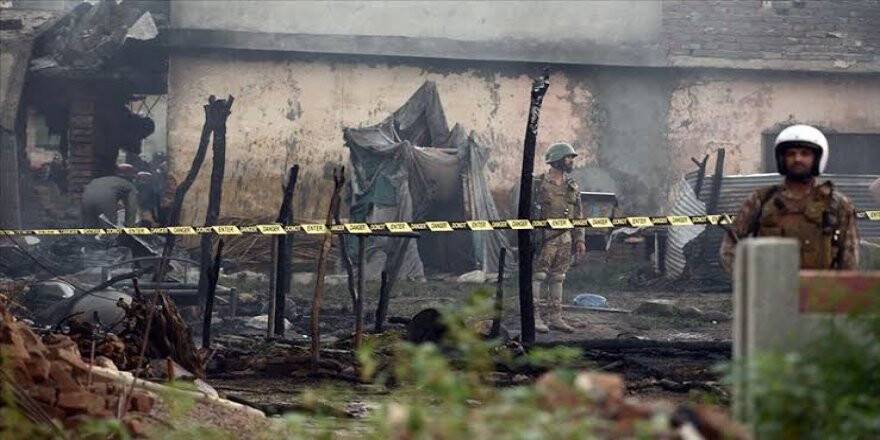 Pakistan'da Askeri Eğitim Uçağı Düştü: 2 Ölü