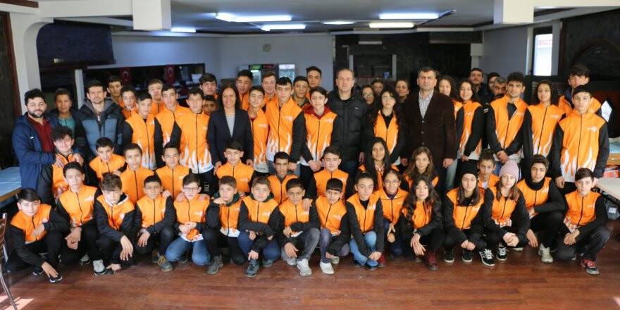 Eğitim Merkezi Sporcularına malzeme dağıtıldı