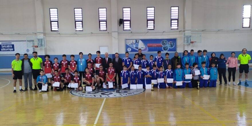 Yıldızlar hentbolda birinciler belli oldu