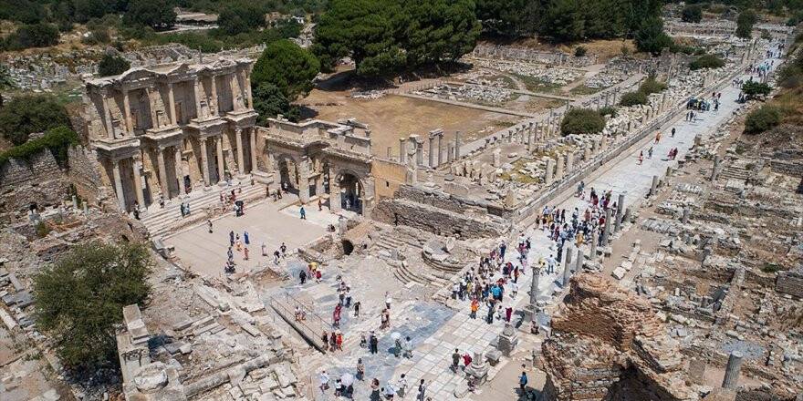 Efes Antik Kenti 2 Milyon Ziyaretçiye Yaklaştı