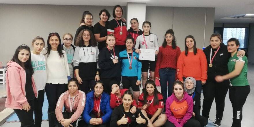 Okullar halterde il birincileri belli oldu