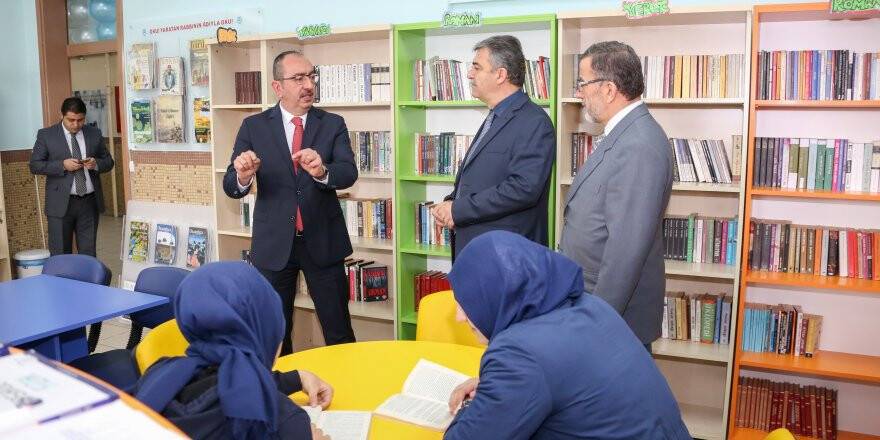 Başkan Kavuş’tan her okula kitaplık müjdesi