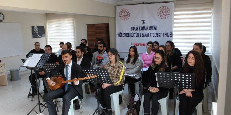 Yunak'ta Öğretmenlerden Oluşan Müzik Korosu Kuruldu