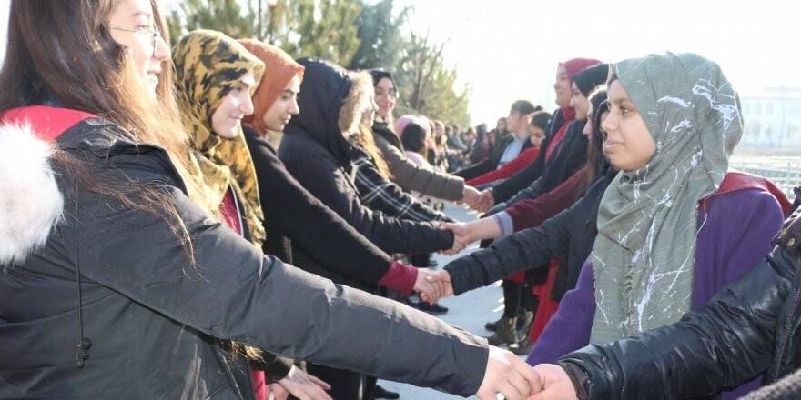 Bin 675 Öğrenci Aralarında Okudukları Kitapları Değiştirdi