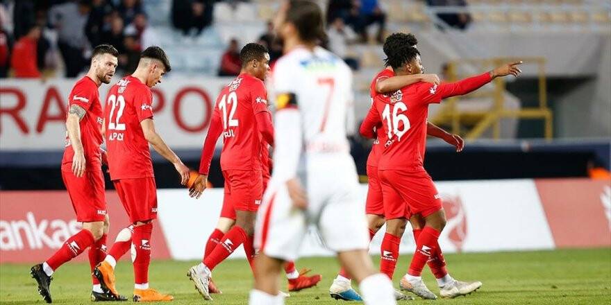 Kupada Bol Gollü Maçın Kazananı Antalyaspor