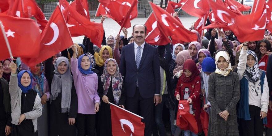 Başkan Altay, karne alan öğrencileri tebrik etti