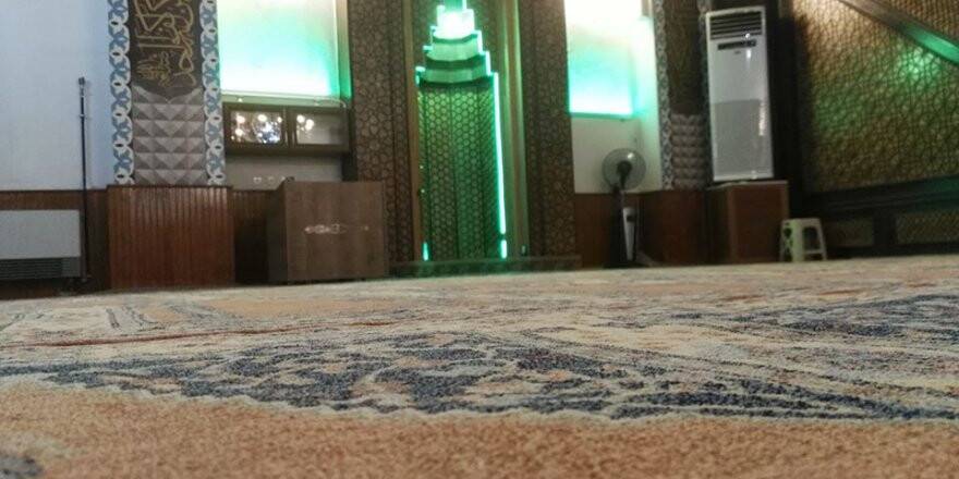 Camiye Giren Hırsızlar Güvenlik Kamerasını Çaldı