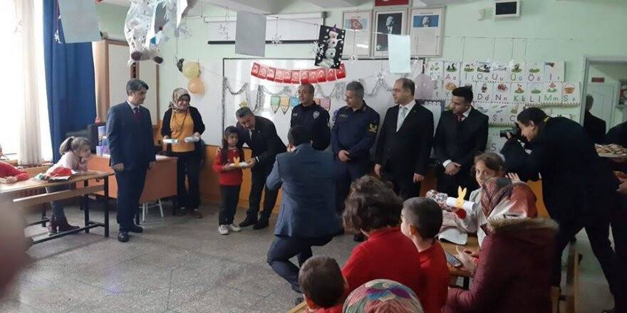 Konya'nın İlçelerindeki Okullarda Karne Heyecanı