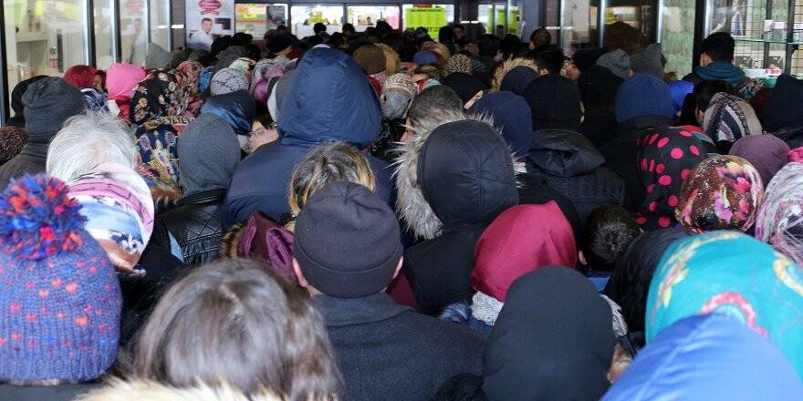 Konya'da Alışveriş Merkezi Açılışında İzdiham Yaşandı