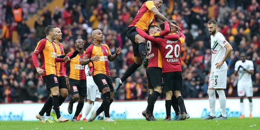Galatasaray İkinci Yarıya Galibiyetle Başladı