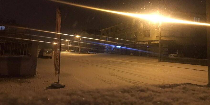 Konya’da beklenen kar yağışı başladı