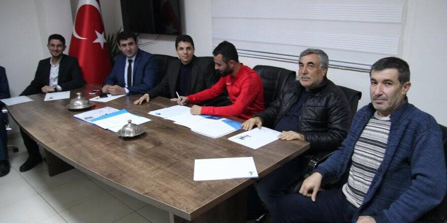 HÜYÜKSPOR KADROYU KURUYOR