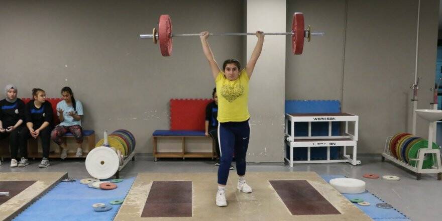 Halterler Şükrü Buğdaycı anısına kalktı