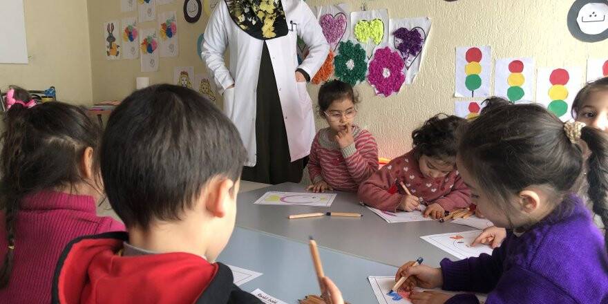 Savaşın yetim bıraktığı çocuklar için kreş yaptılar