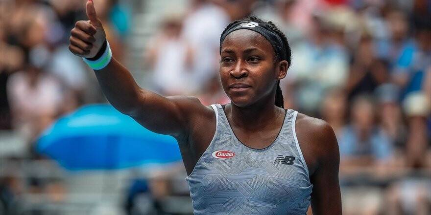 15 Yaşındaki Gauff, Avustralya Açık'ta Son Şampiyon Osaka'yı Eledi