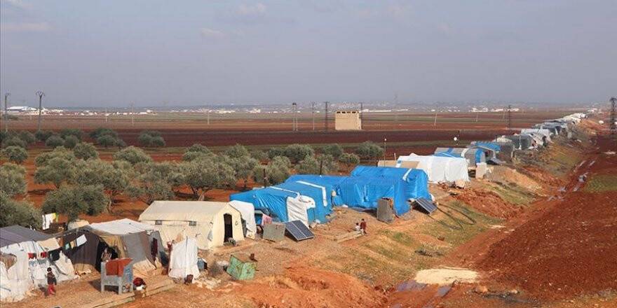 İdlib'deki kader yolcuları tren yoluna 'yurt' kurdu