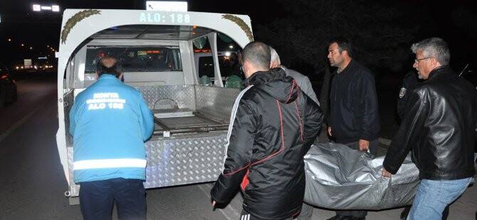 TRAMVAYIN ÇARPTIĞI KADIN ÖLDÜ