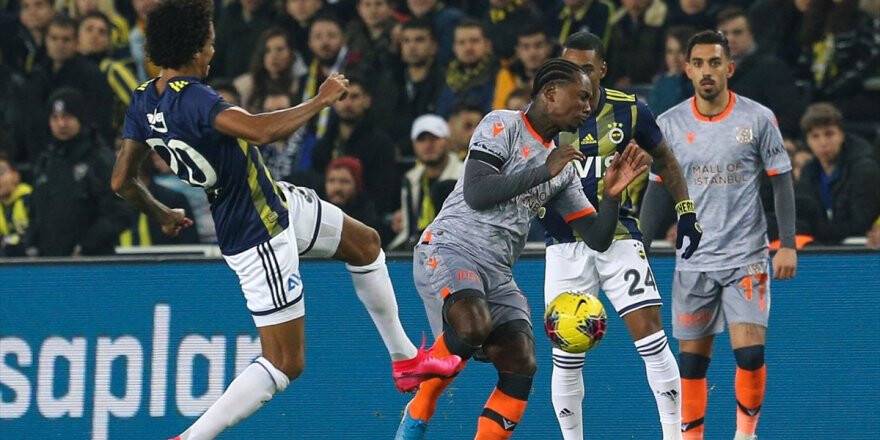 Medipol Başakşehir Zirve Yarışında Yara Aldı