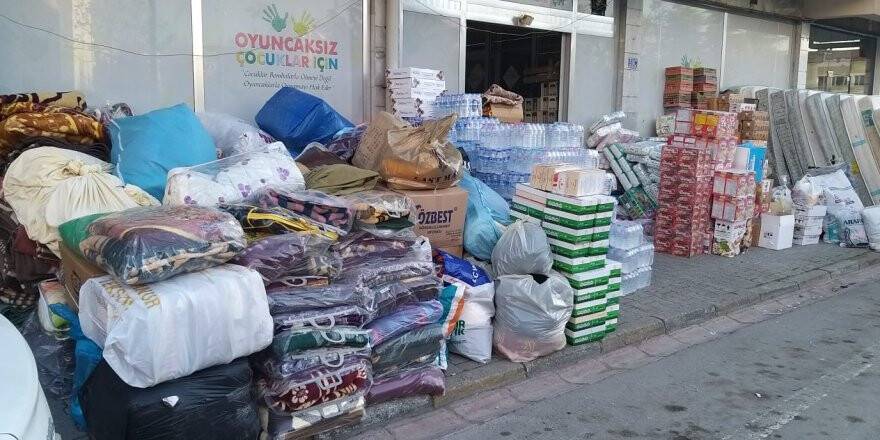 Konya'dan Depremzedeler İçin Toplanan Yardım Malzemeleri Gönderildi