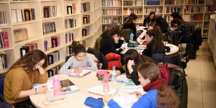 Selçuklu’da yarıyıl tatilinde çocuklar kütüphanelere akın etti