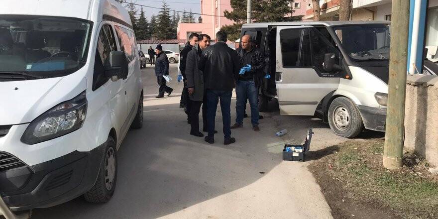 Kaçak göçmen taşıyan ehliyetsiz sürücü kovalamaca sonucu yakalandı