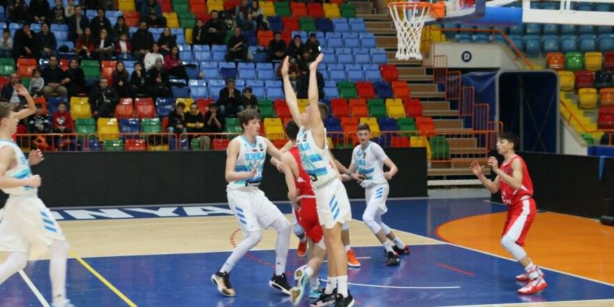 Uluslararası Yıldız Erkekler 16 Yaş Altı Basketbol Turnuvasında HEYECAN SÜRÜYOR