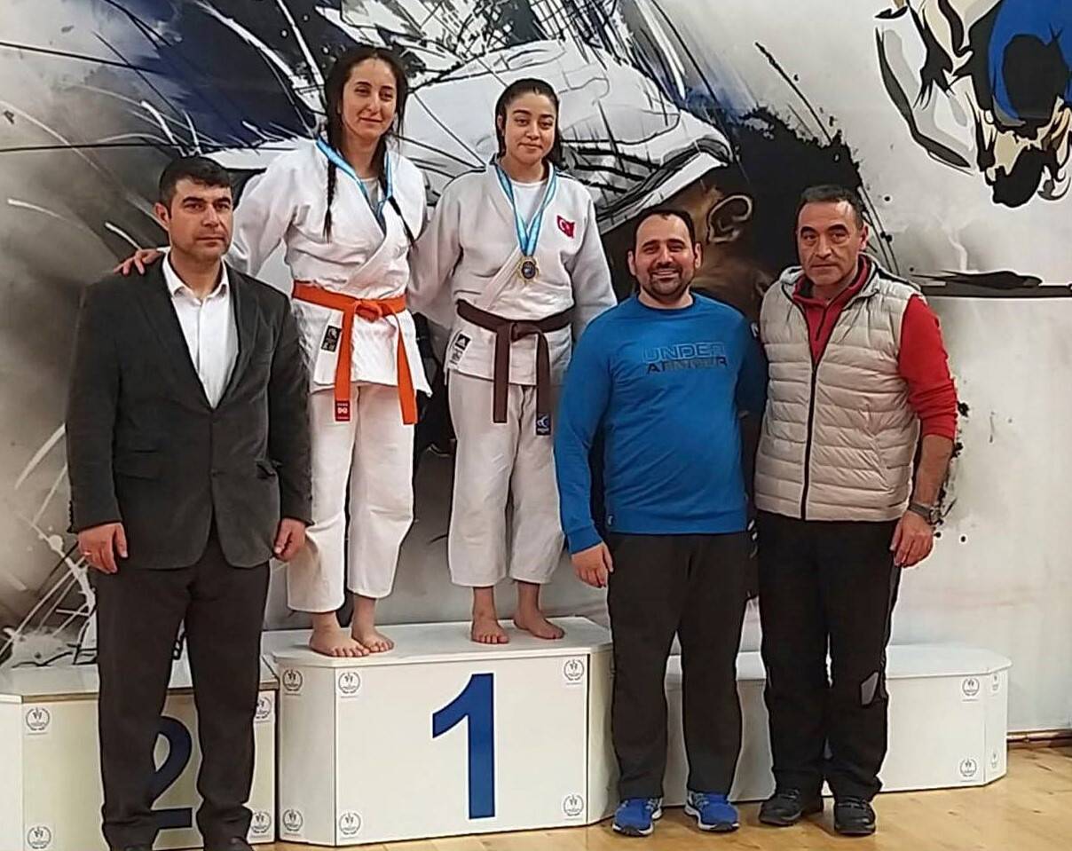 Esma Gökülü’den Altın Madalya