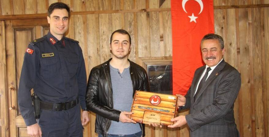 ‘Evladını düğünle askere gönderen bir milletiz’