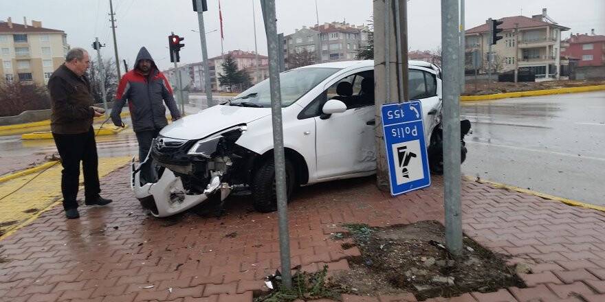 Konya'da tır otomobille çarpıştı: 1 yaralı