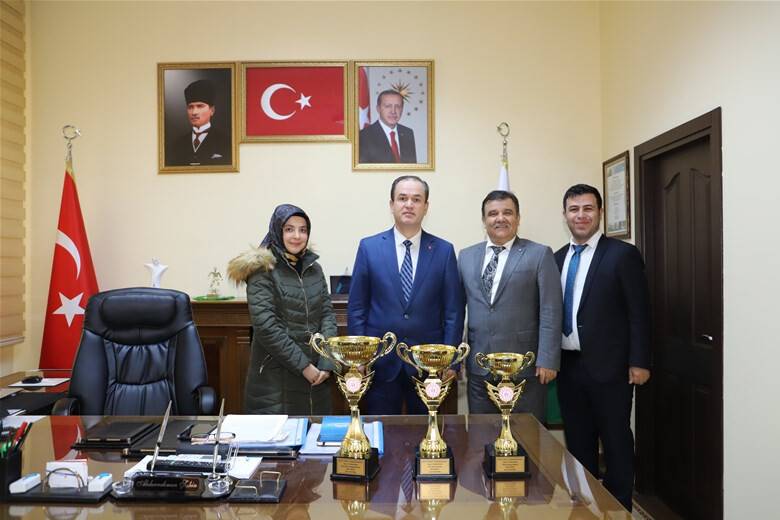 Kış kampında 3 kupa