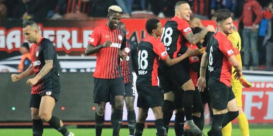 Gaziantep Fk Lideri Farklı Yendi