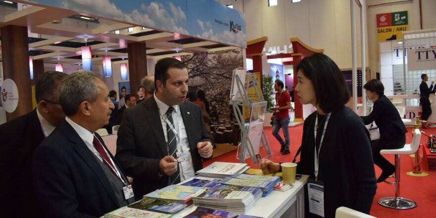 Başkan Akkaya, Akşehir Kirazı Çiçeği'ni Japonlara tanıttı