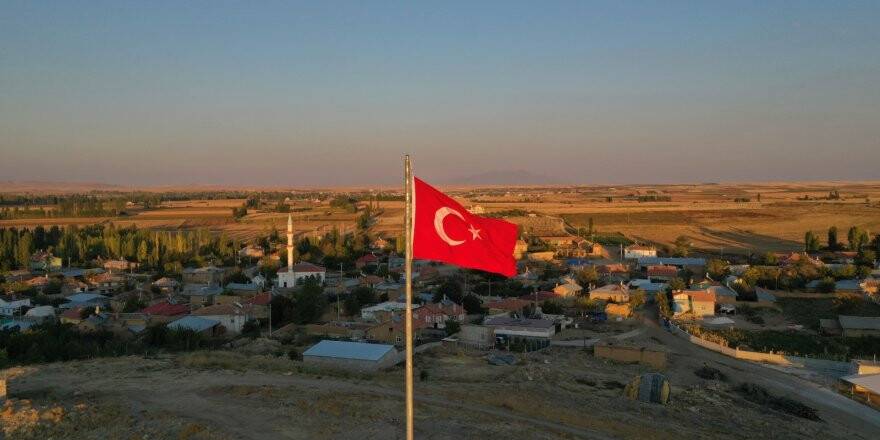 Konyalı gazinin bayrak aşkı