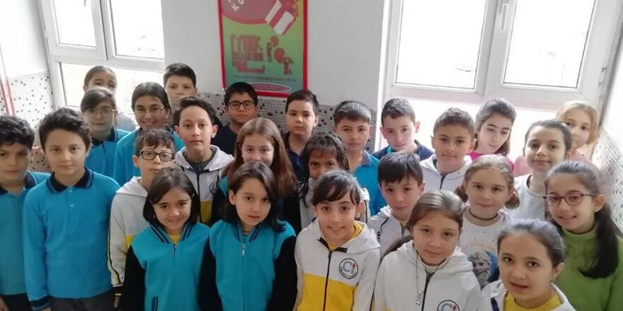İlkokul Öğrencilerinden Depremzedeler İçin Yardım Kampanyası