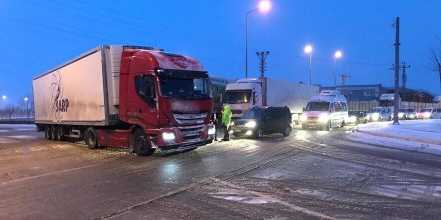Konya'da kar yağışı ulaşımı olumsuz etkiliyor