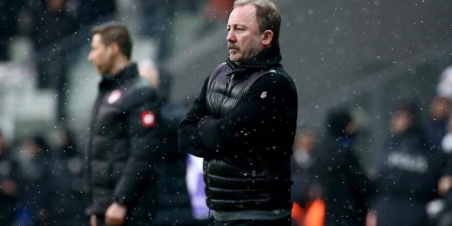 Beşiktaş Teknik Direktörü Sergen Yalçın: Önce Kafalarını Değiştirmek Lazım, İşin Oyun Tarafı Kolay