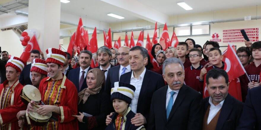 Bakan Selçuk: “Eğitim çocuklarımızın ve Türkiye’nin geleceği için en büyük vasıta”