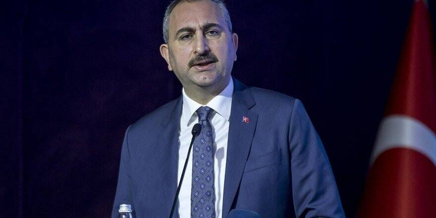 Bakan Gül: Anayasa Mahkemesinin kararları bağlayıcıdır