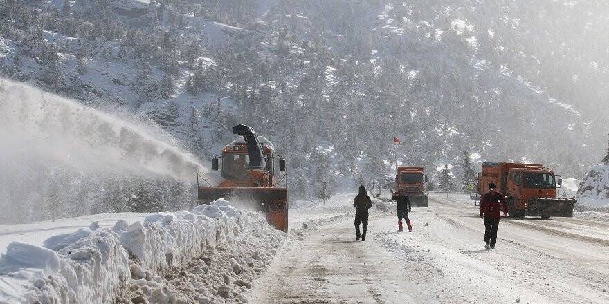 Konya Antalya kara yolunda karla mücadele