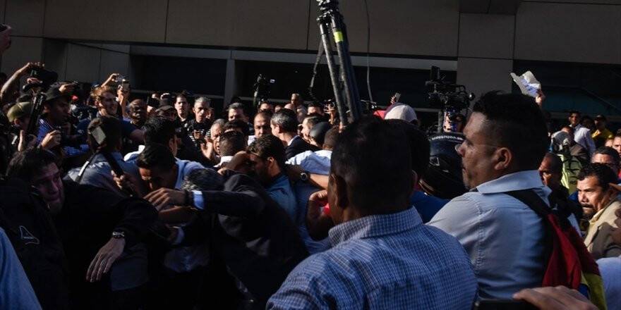 Guaido Venezuela’ya Döndü