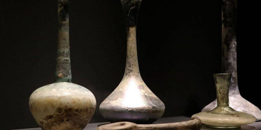Aşkın Tarihi 'Gözyaşı Şişeleri'nde Saklı