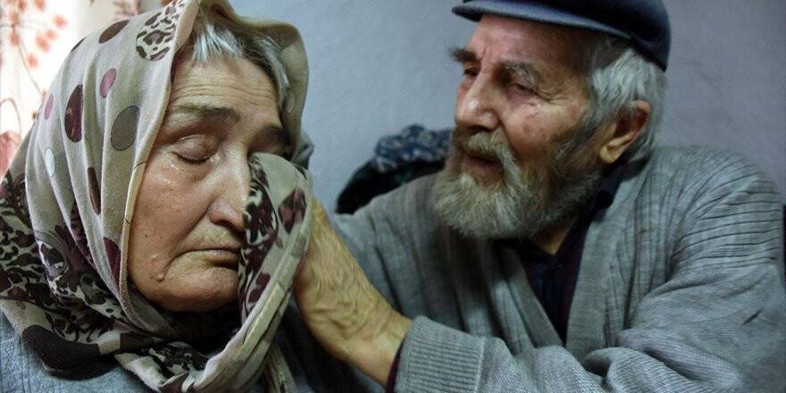 Mustafa Dede İle Alzaymır Hastası Eşinin Aşkı 'Dillere Destan' Oldu