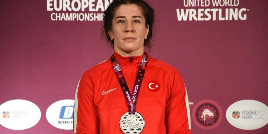 Milli Güreşçi Yasemin Adar Avrupa İkincisi Oldu