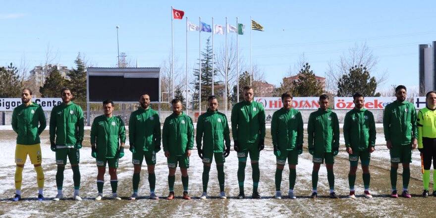 YAVRU KARTAL PUAN PEŞİNDE