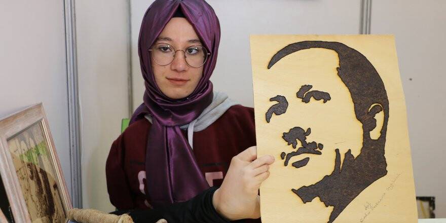 Ayağıyla yaptığı sanatını dünya çapında ilerletmek istiyor