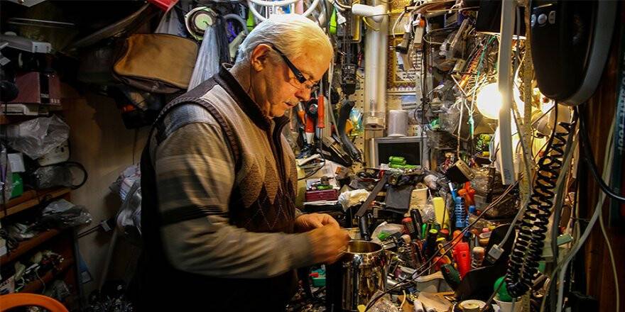 Elektronik Ev Aletlerini 63 Yıldır Tamir Ediyor