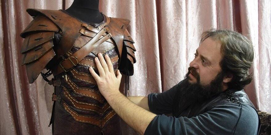 Çadırda Fotoğrafçıydı Alp Kostümlerinin Üreticisi Oldu
